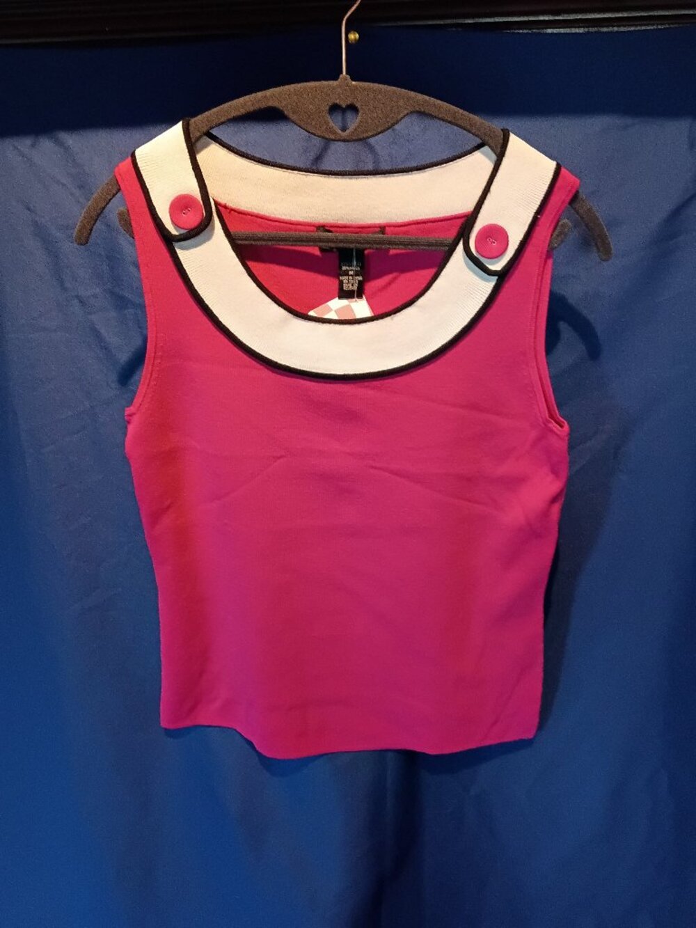 Never worn Vintage Cable & Gauge fuchsia top. med